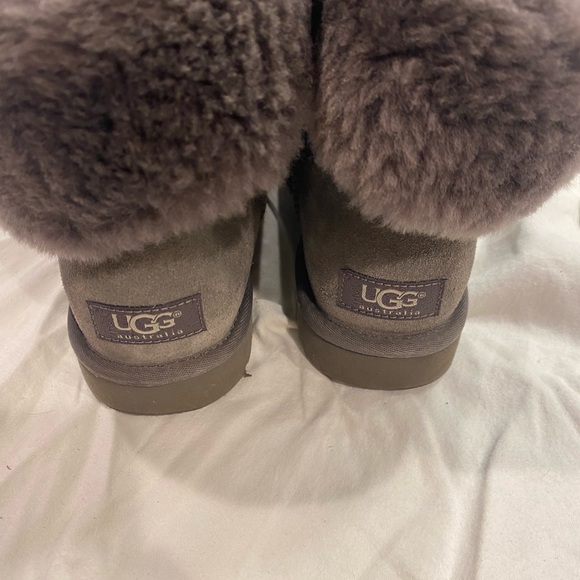 Soft grey UGG’s - Picture 2 of 5